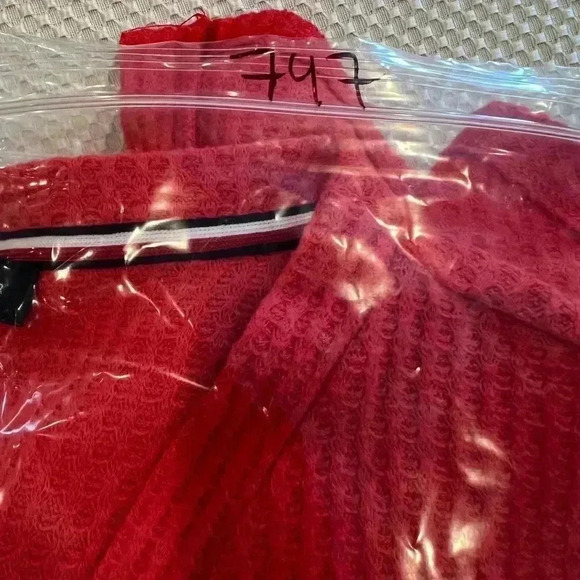 Tommy Hilfiger Waffle Red Cardigan Sweater Size M Long Sleeves V-neck oversized - Picture 10 of 10